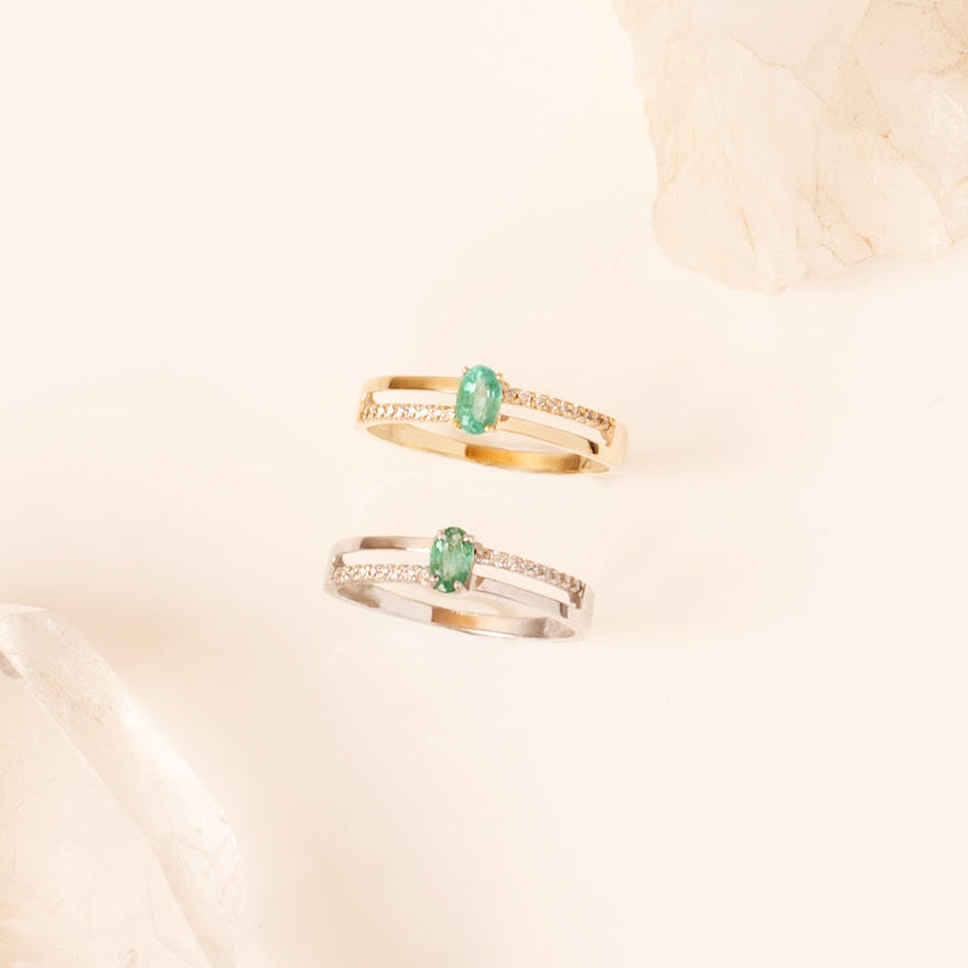 Anillo Arianne de Esmeralda y Diamante Creado en Oro de 18 Kilates