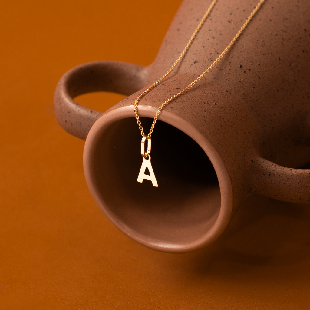 Colgante Letra A de Oro de 9 Quilates