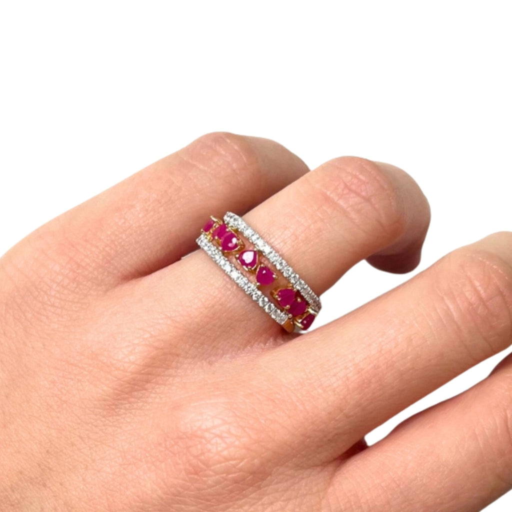 Anillo con Rubíes y Diamantes Creados en Vermeil