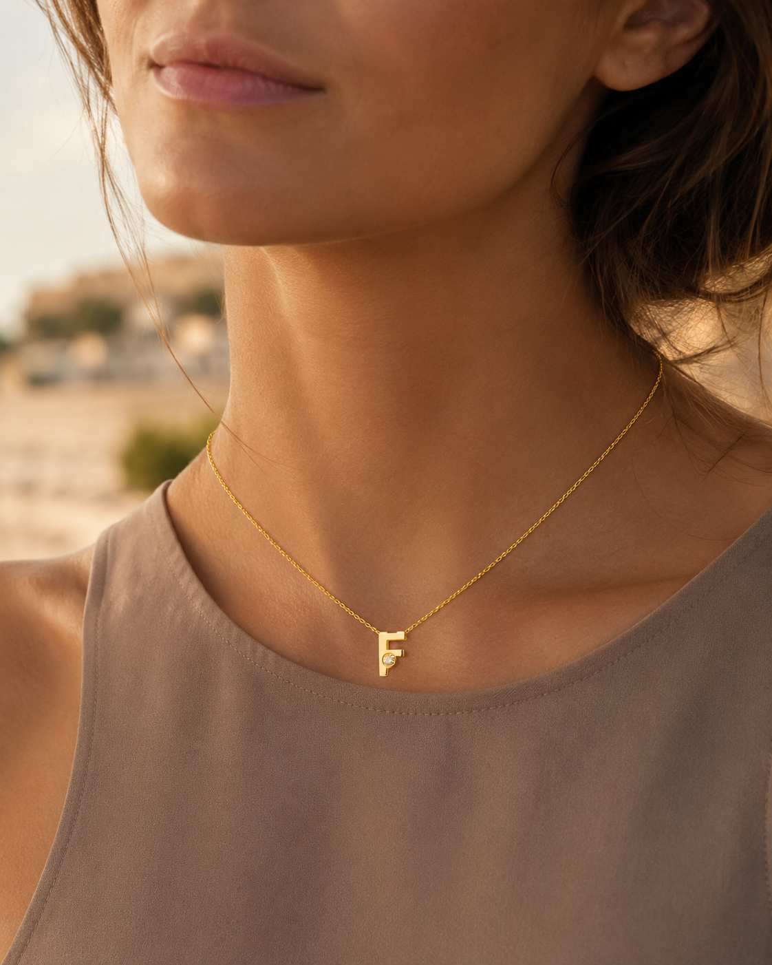 Cadena y Colgante Essenza Letra Inicial  Diamante Creado en Oro Amarillo 9 Kilates