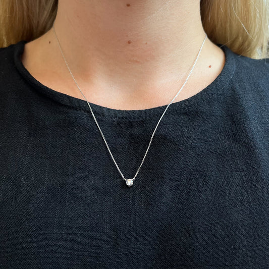 Cadena y Colgante 4 Grapas de Diamante 0.22 Quilates en Platino