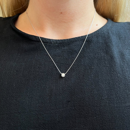 Cadena y Colgante 4 Grapas de Diamante 0.41 Quilates en Platino