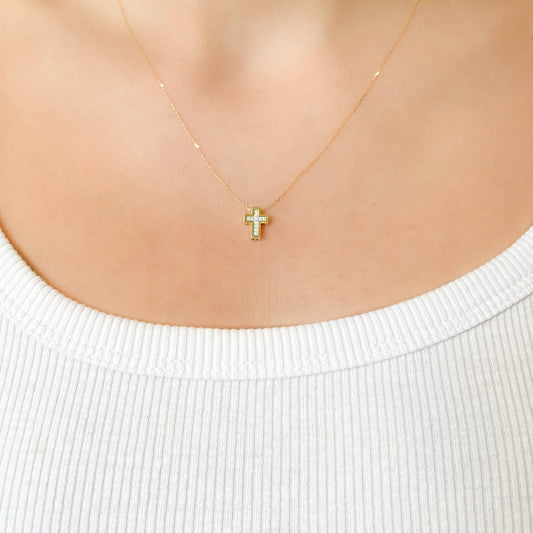 Cadena y Colgante Cruz con 11 Diamantes 0,044 Quilates en Oro Amarillo 18 Kilates