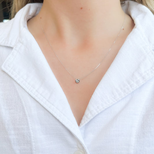 Cadena y Colgante Circular Tami en Oro Blanco 18 Kilates con Diamante 0,10 Quilates
