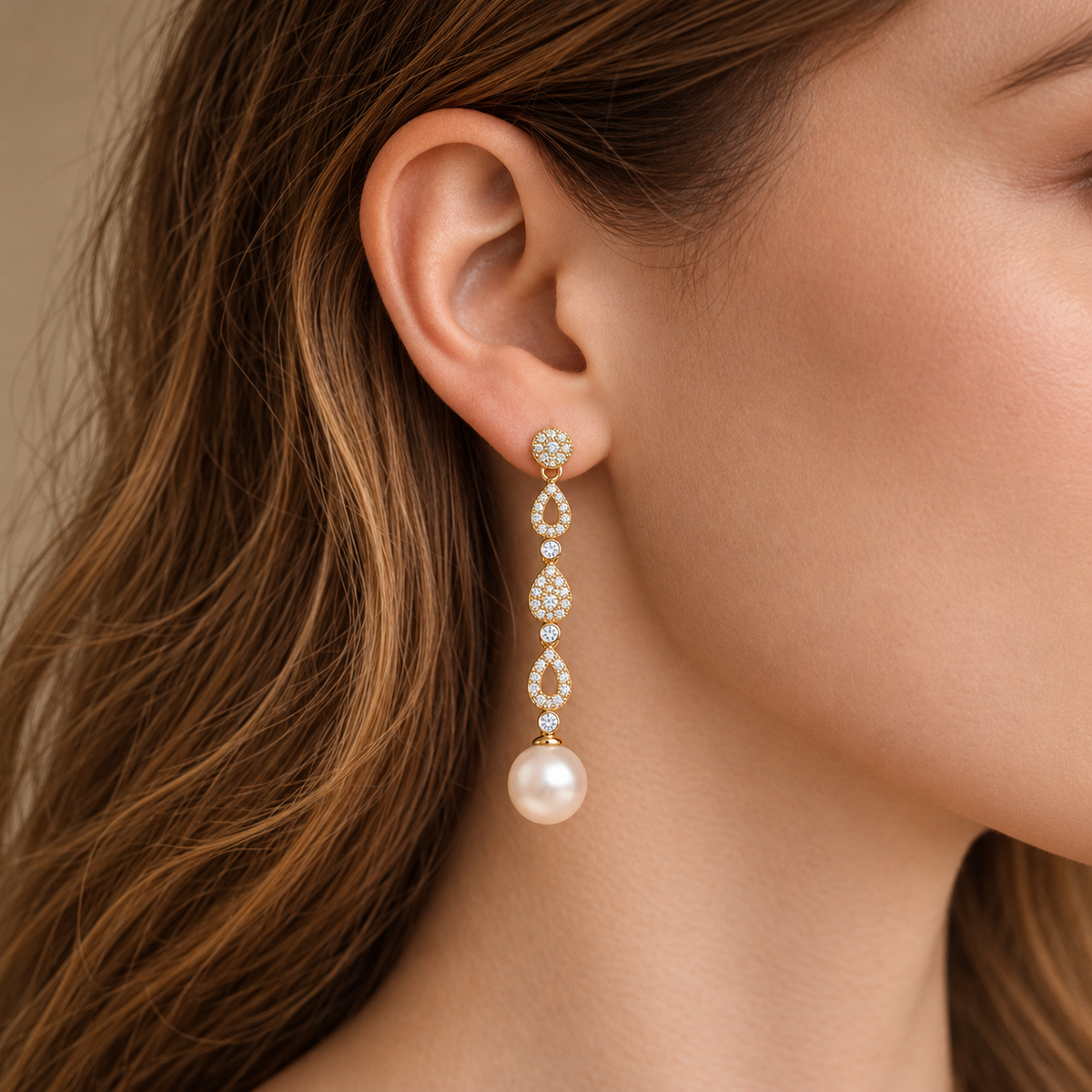 Pendientes Largos con Perla y Circonitas Baño Oro 18 Kilates