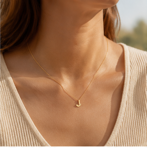Cadena y Colgante Essenza Letra Inicial  Diamante Creado en Oro Amarillo 9 Kilates