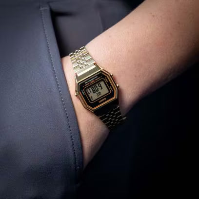 Reloj Casio Unisex Digital Classical Vintage Dorado-Negro Acero Inoxidable