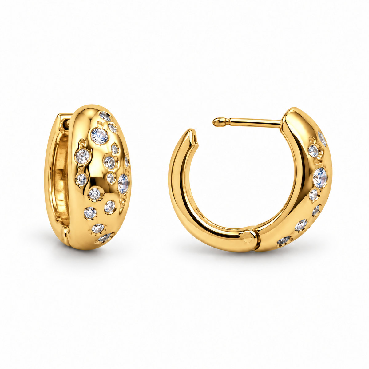 Pendientes Huggie de Estrella con Circonitas Baño Oro 18 Kilates