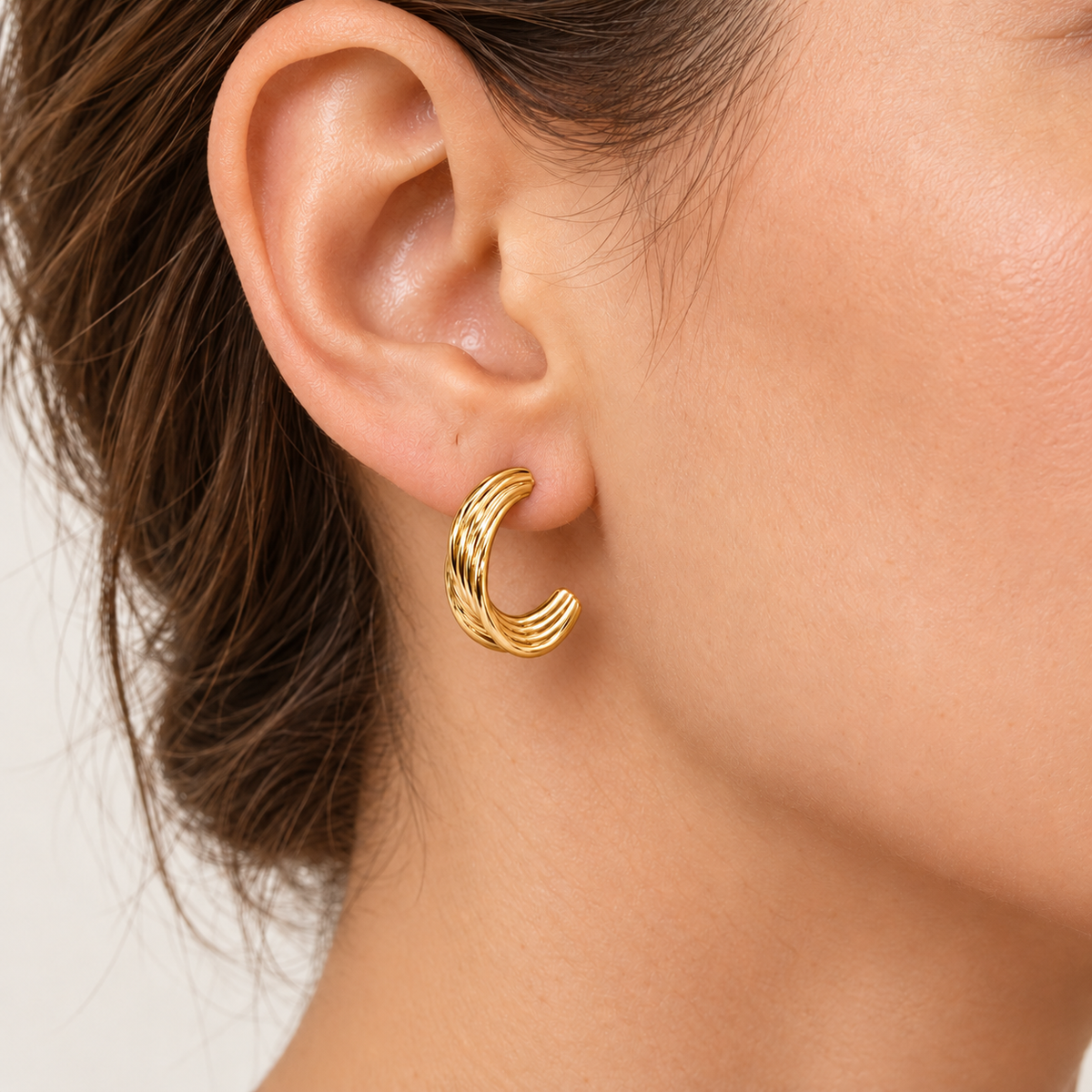 Pendientes Acanalados Baño Oro 18 Kilates