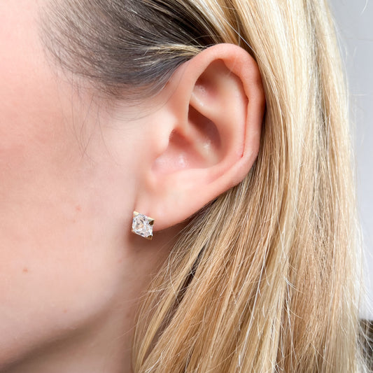 Pendientes Circonita Cuadrada (7x7) en Oro Amarillo de 9 Kilates