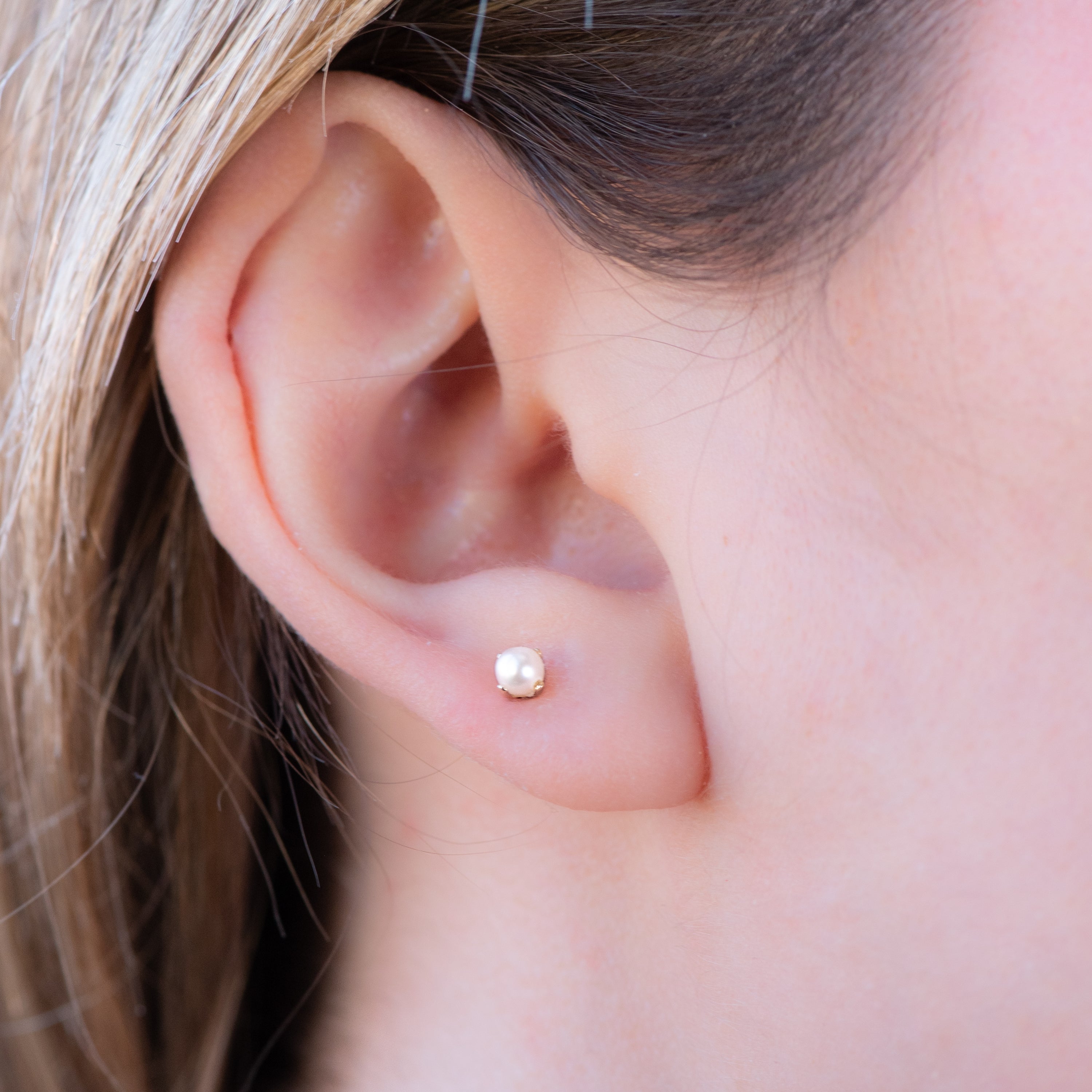 Pendientes Dormilona de Perla en Oro de 18 Quilates