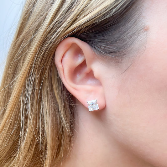 Pendientes 4 Grapas Cuadrada con Circonitas (7x7) en Oro Blanco 9 Kilates