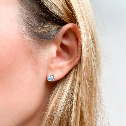 Pendientes Niña Búho esmaltada en Oro Amarillo 9 Kilates