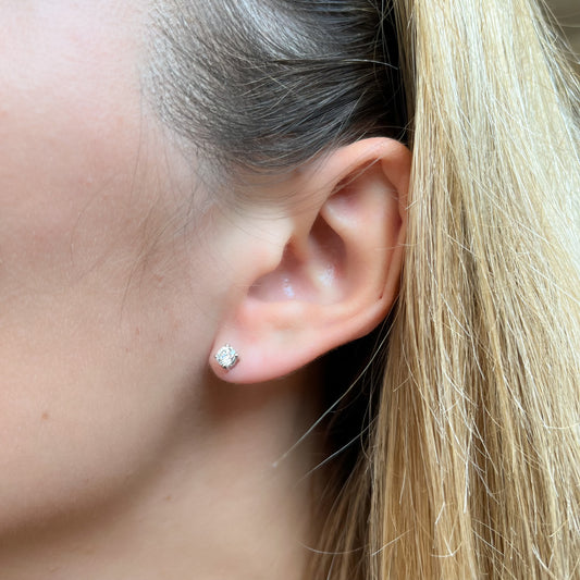 Pendientes 4 Grapas de Diamantes 0.48 Quilates en Platino