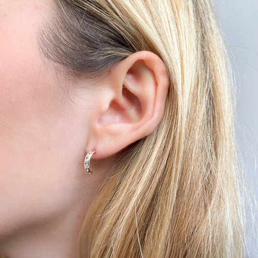 Pendientes Medio Aro  3,15x11,45 con Circonitas en Oro Amarillo de 9 Kilates