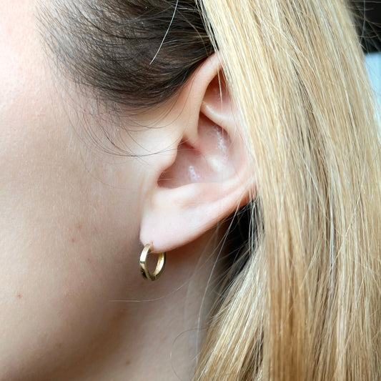 Pendientes Aro Liso con Brillo en Oro Amarillo 9 Kilates