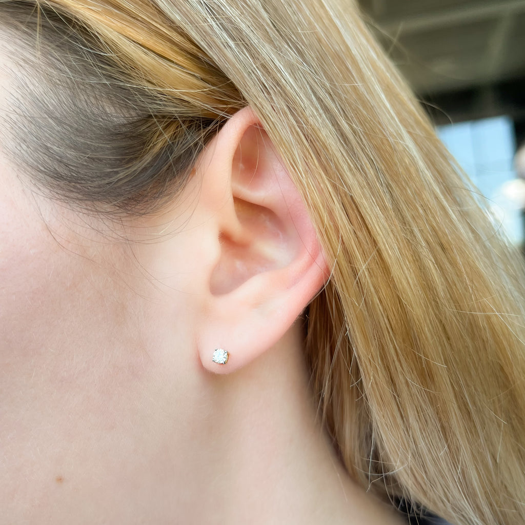 Pendientes Solitario de Oro de 18 Quilates con Diamantes