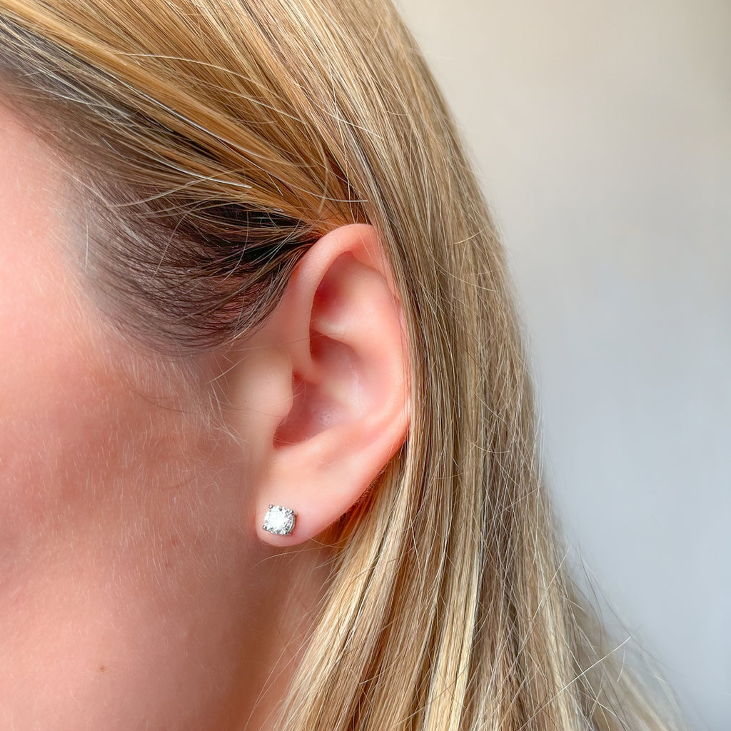 Pendientes de Diamante con 4 Grapas de Oro de 18 Quilates