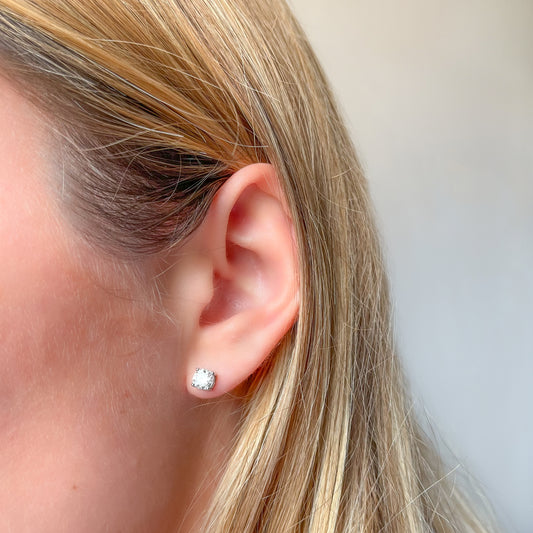 Pendientes 4 Grapas con Diamantes de 1 Quilates en Oro Amarillo 18 Kilates
