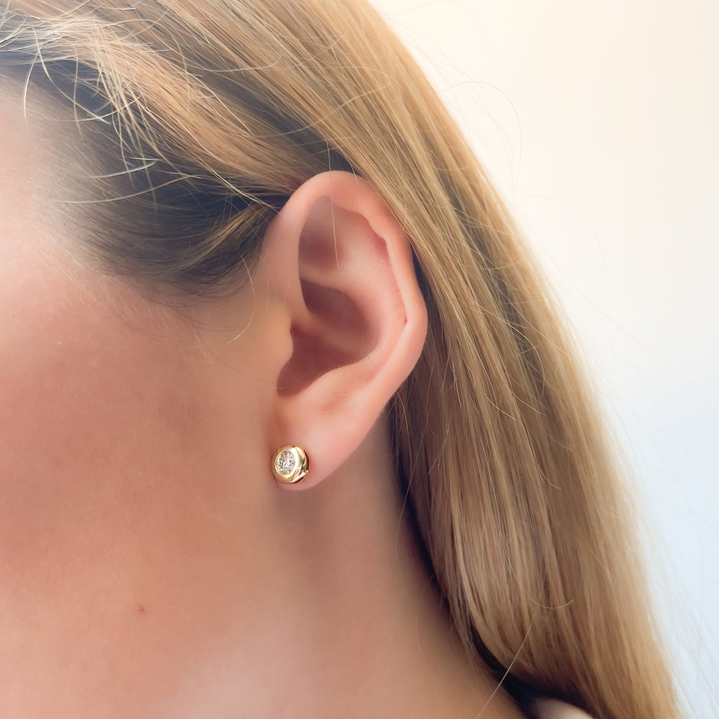Pendientes de Diamante Redondo de Oro de 18 Quilates