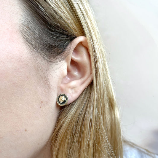 Pendientes Medusa 10x10 en Oro Amarillo 9 Kilates y Ónix