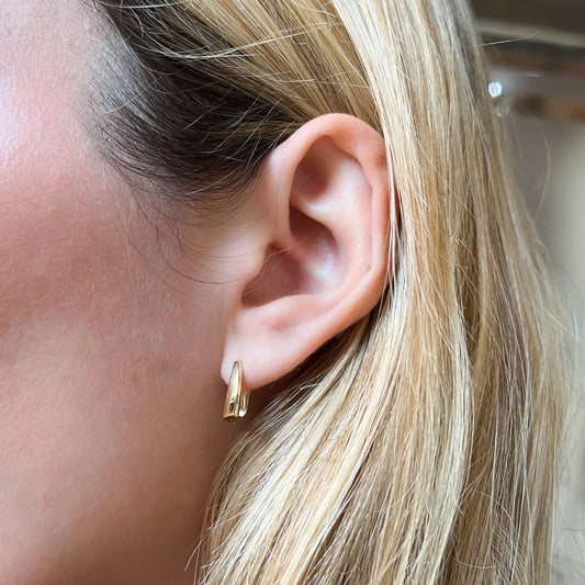 Pendientes Banda Curvada en Oro Amarillo 9 Kilates