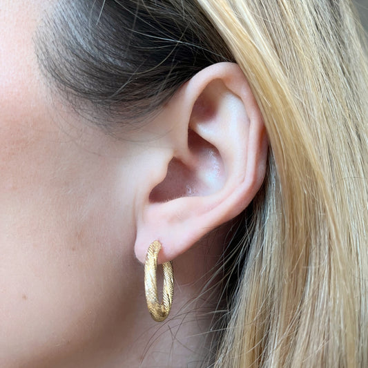 Pendientes de Aro Ovalados Rizados y Grabados 15 mm en Oro Amarillo 9 Kilates