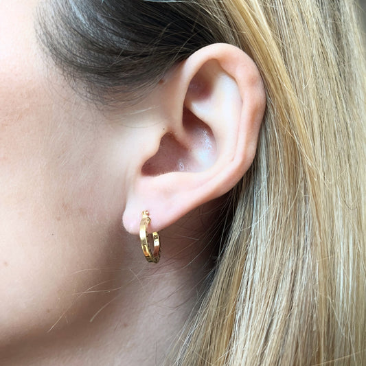 Pendientes de Aro Cuadrada Greca Plana 10x1.8mm en Oro Amarillo 9 Kilates