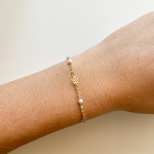 Pulsera Niña con 3 Flores y Perlas en Oro Amarillo 9 Kilates