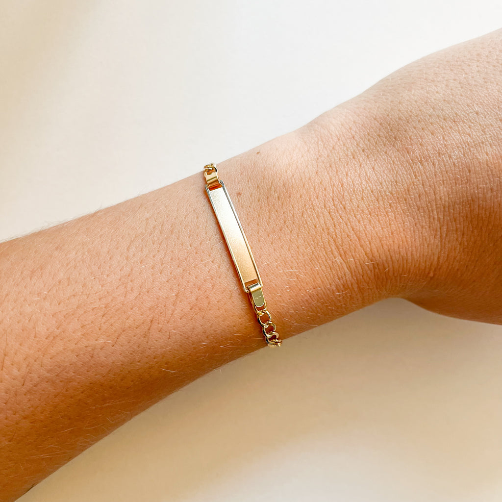 Pulsera Nomeolvides con Placa de Oro de 9 Quilates