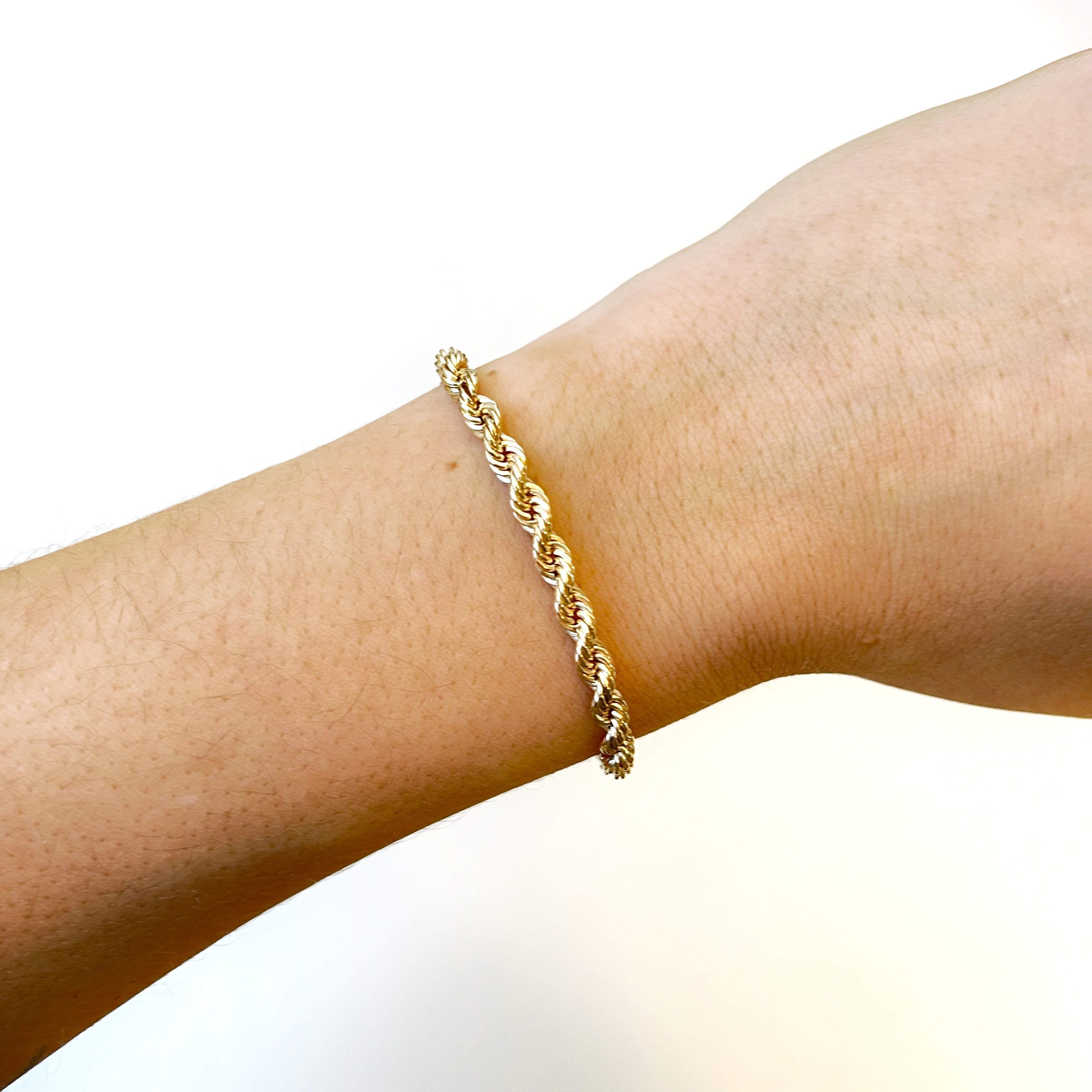 Pulsera Cordón de Oro de 9 Quilates con Mosquetón