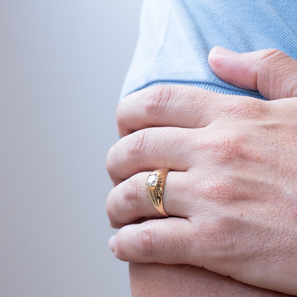 Anillo Hombre Solitario en Oro Amarillo 18 Kilates con Circonita