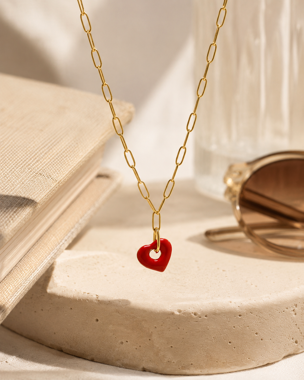 Gargantilla Tesi de Acero con Corazón Rojo