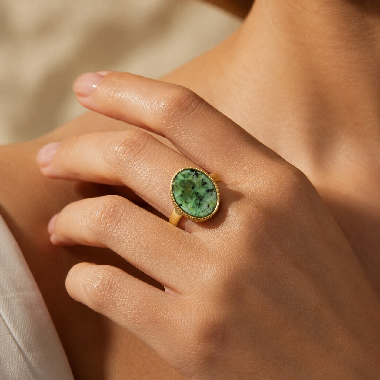 Anillo Mármol Verde Ajustable de Acero Dorado