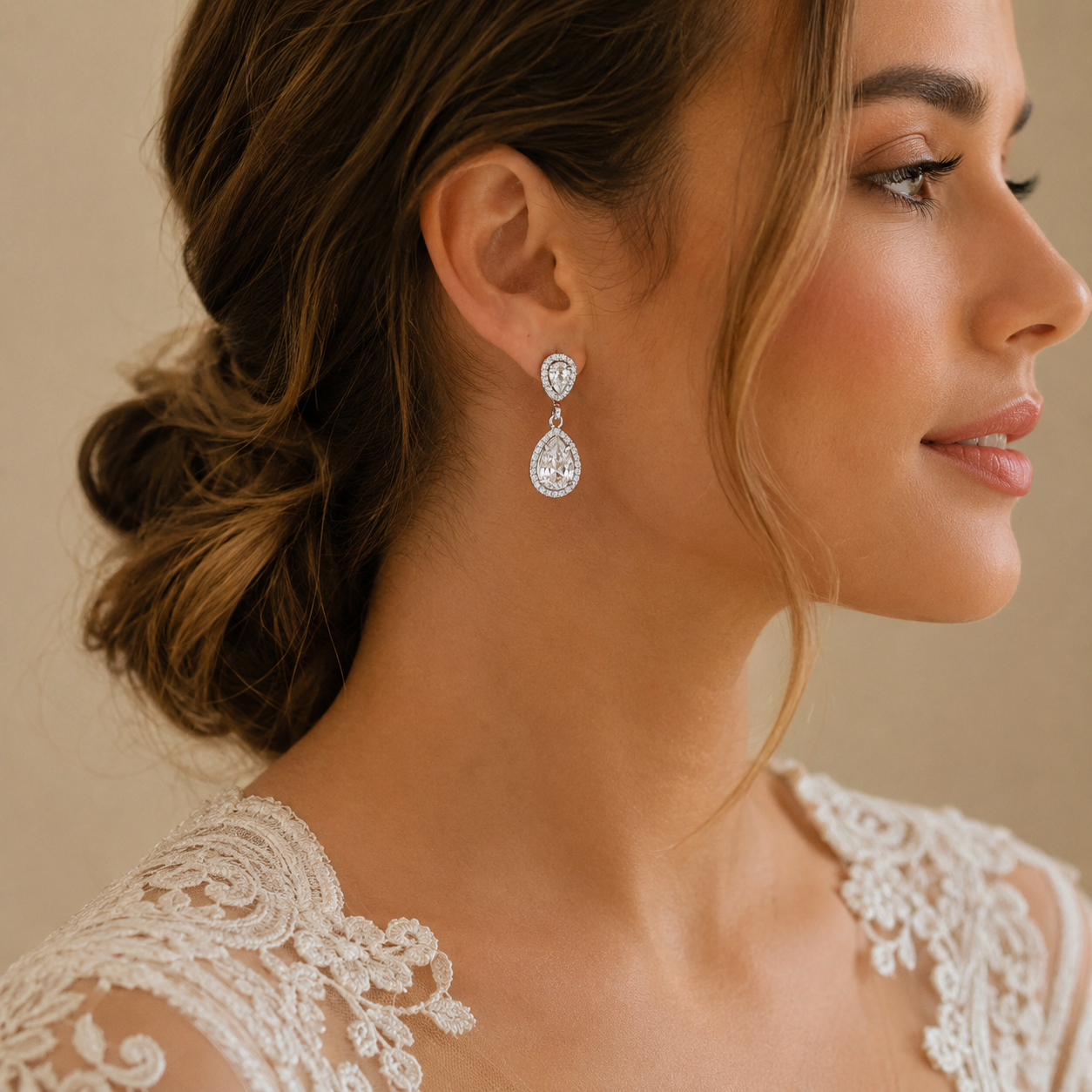 Pendientes Aileen de Oro Blanco 18K con Circonitas