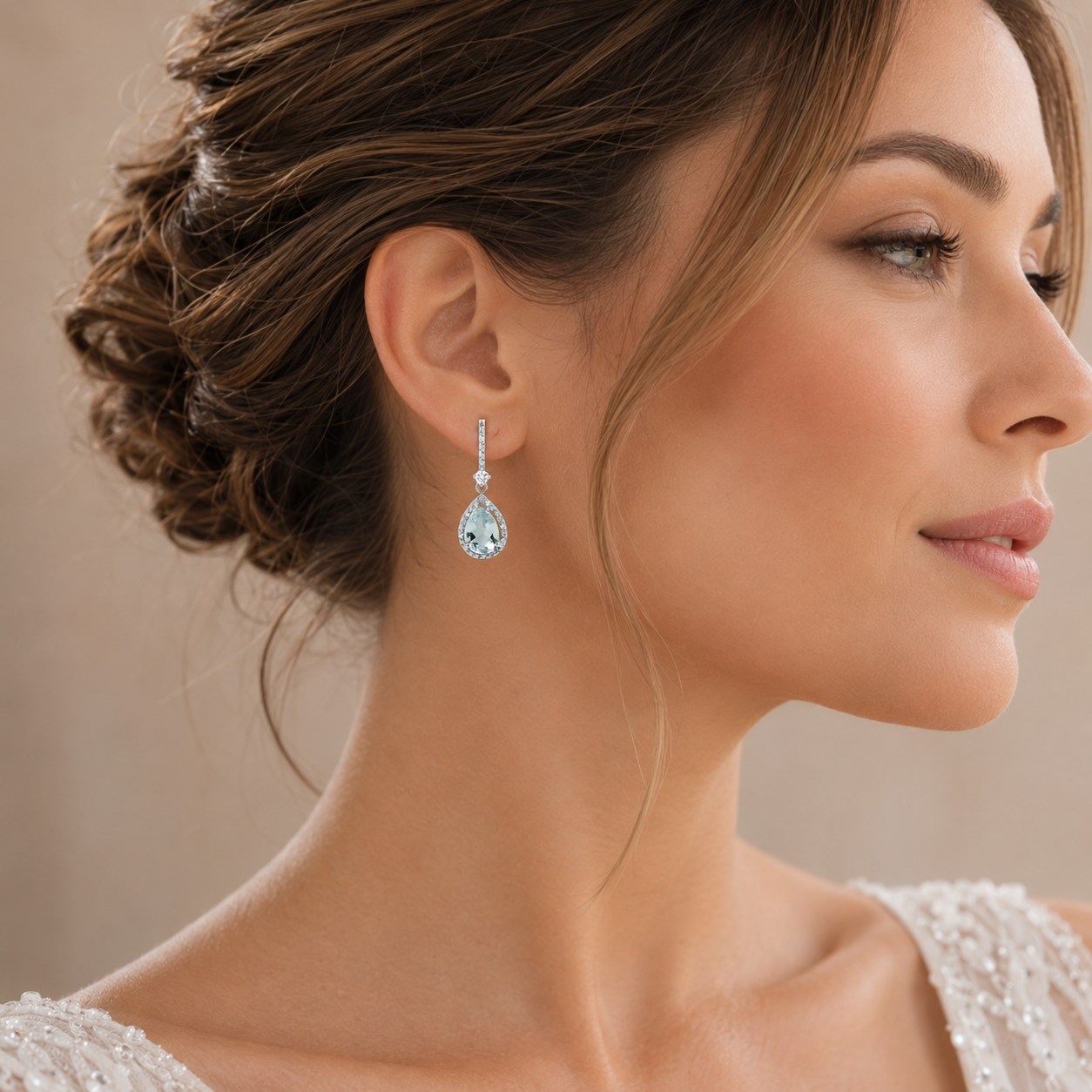 Pendientes de Oro Blanco de 18 Quilates con Aguamarina