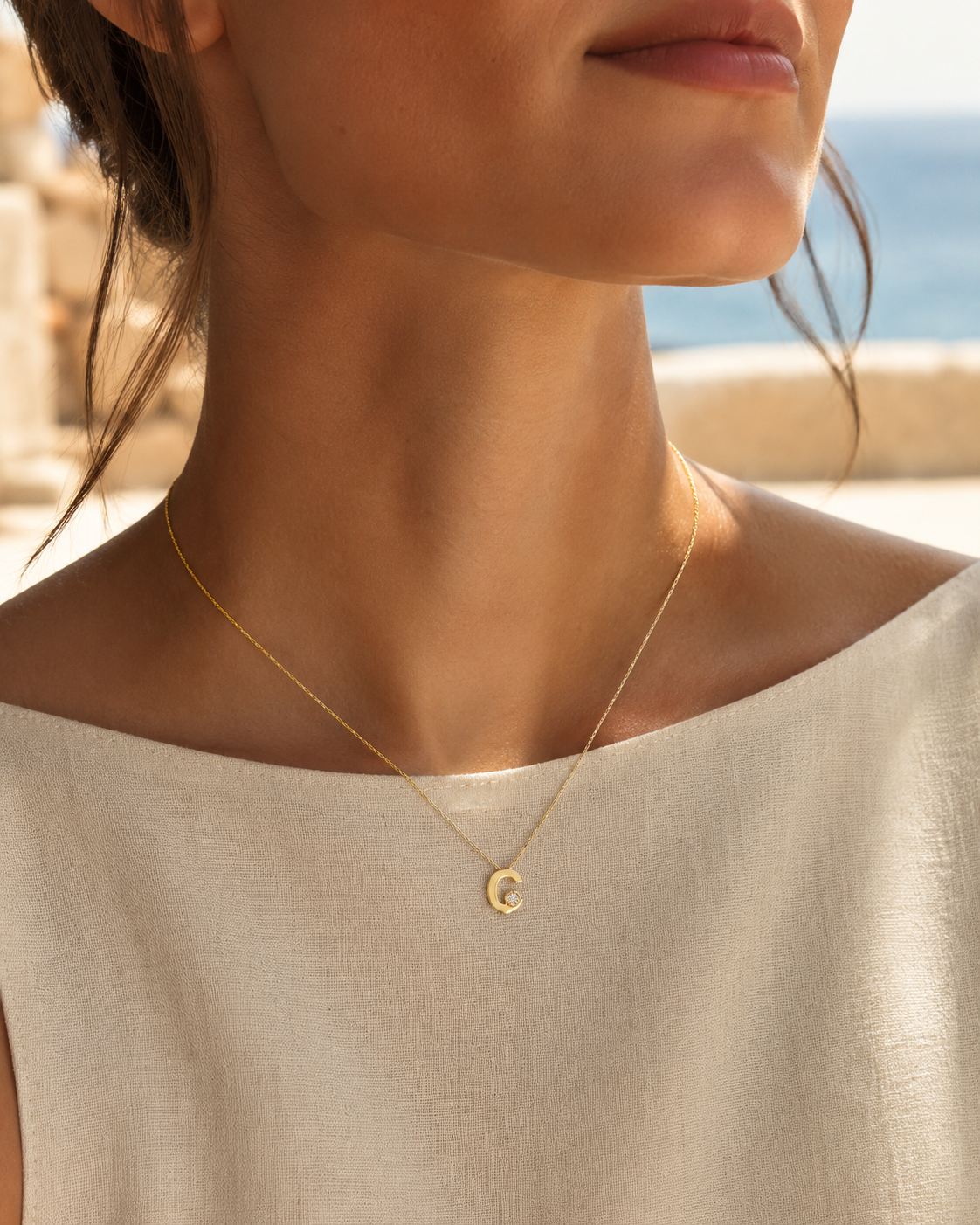 Cadena y Colgante Essenza Letra Inicial  Diamante Creado en Oro Amarillo 9 Kilates