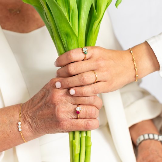Anillo Gota Esmeralda 0.57 y Diamante Creado Oval 0.71 Quilates en Vermeil