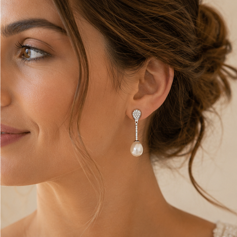 Pendientes Largos Clarissa Oro Blanco 18K Perla y Circonitas