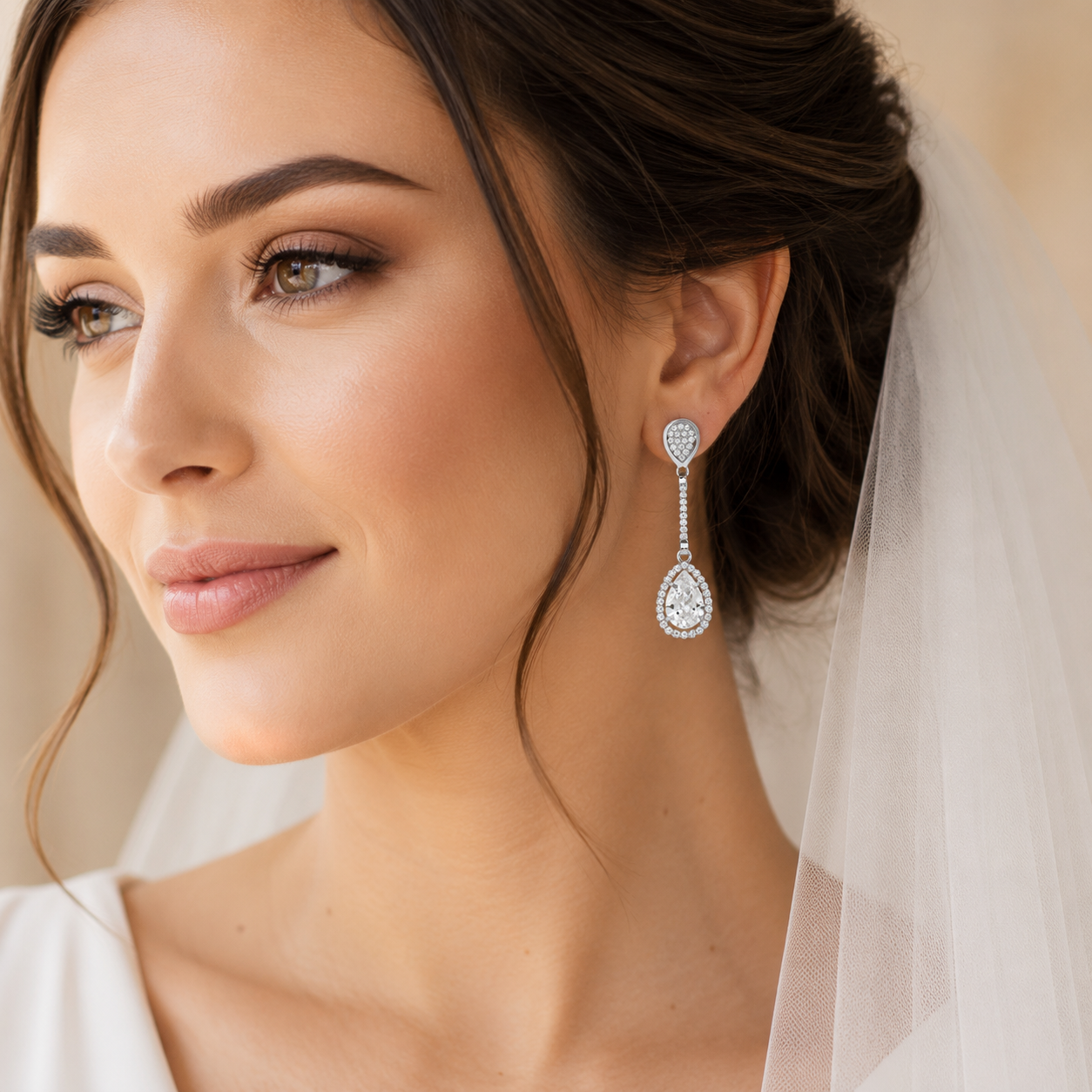Pendientes Largos Dafne con Circonitas de Oro Blanco 18k