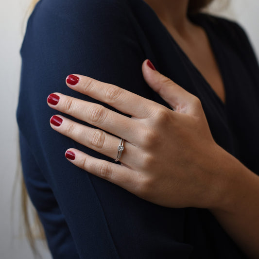 Anillo Americano Willow con Diamantes de 0,19 Quilates en Oro Blanco