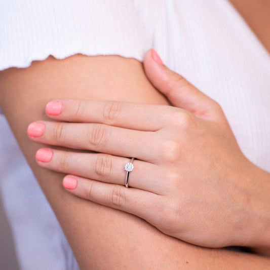 Anillo Americano Brooke con Diamantes de 0,15 Quilates en Oro Blanco