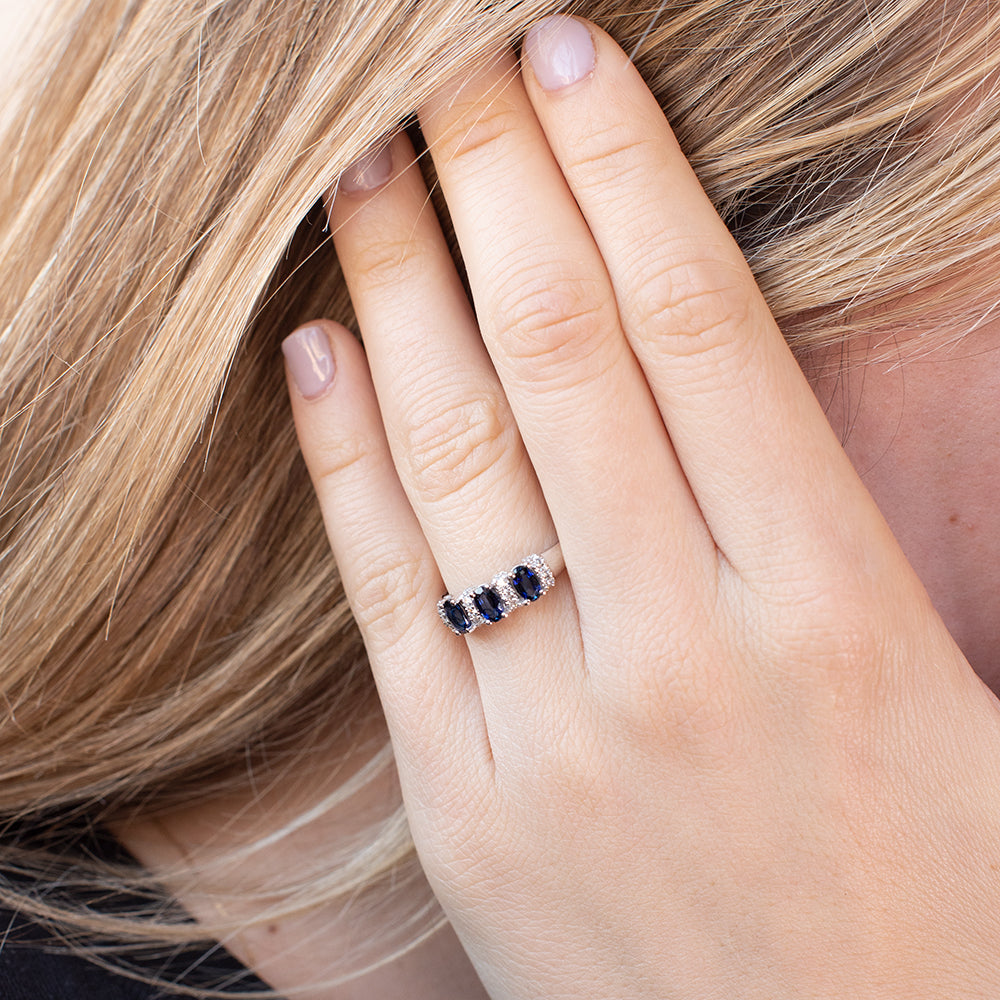 Anillo Dacia con Zafiros y Diamantes 0,20 Quilates en Oro Blanco