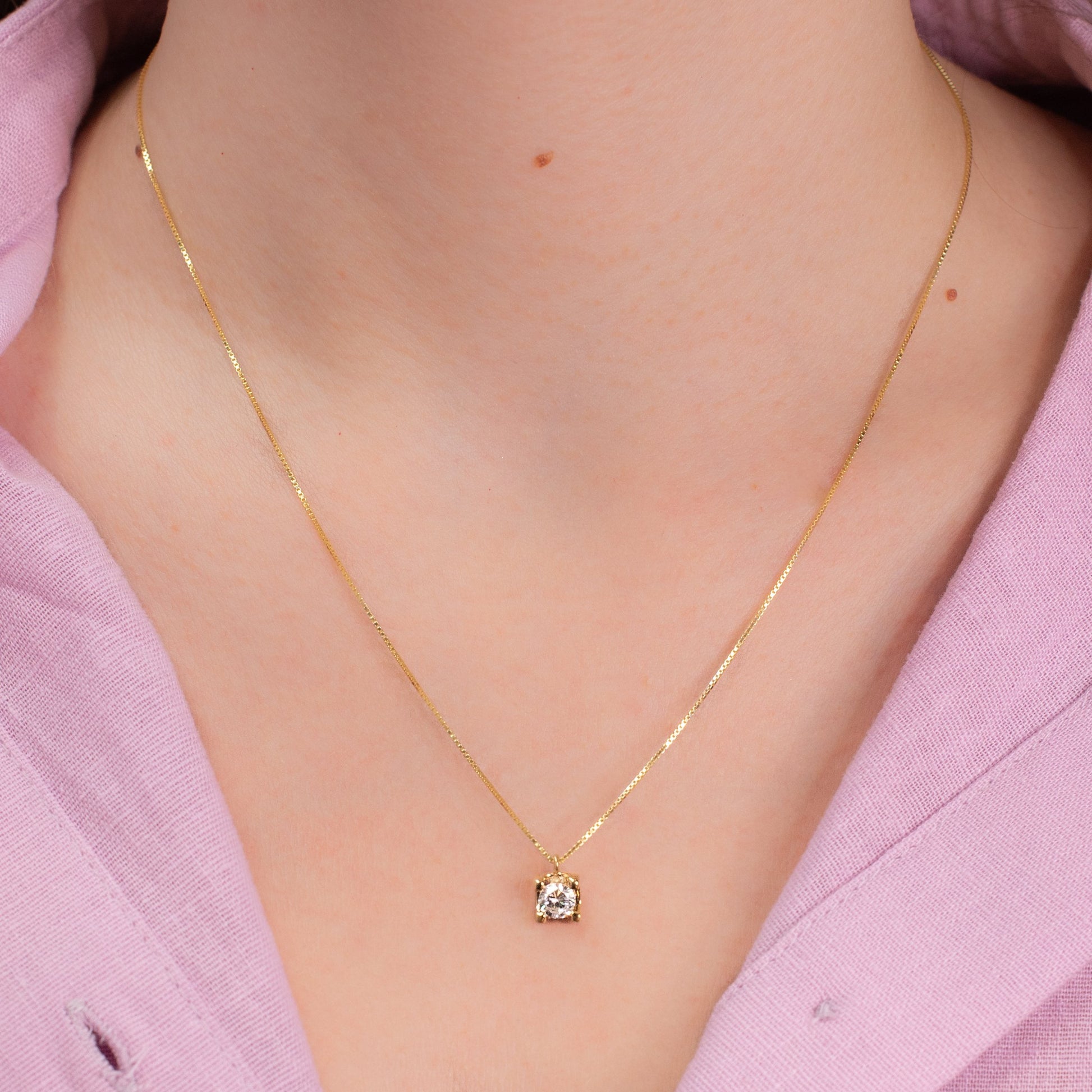 Cadena Y Colgante 4 Grapas En Oro Amarillo 18 Kilates Con Diamante 0 5 cadena-y-colgante-4-grapas-en-oro-amarillo-18-kilates-con-diamante-0-5