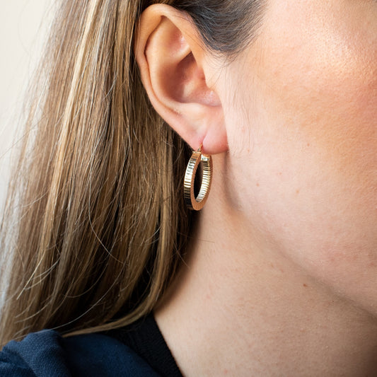 Aros Cuadrados Fairuz (15x3) en Oro Amarillo de 9 Kilates