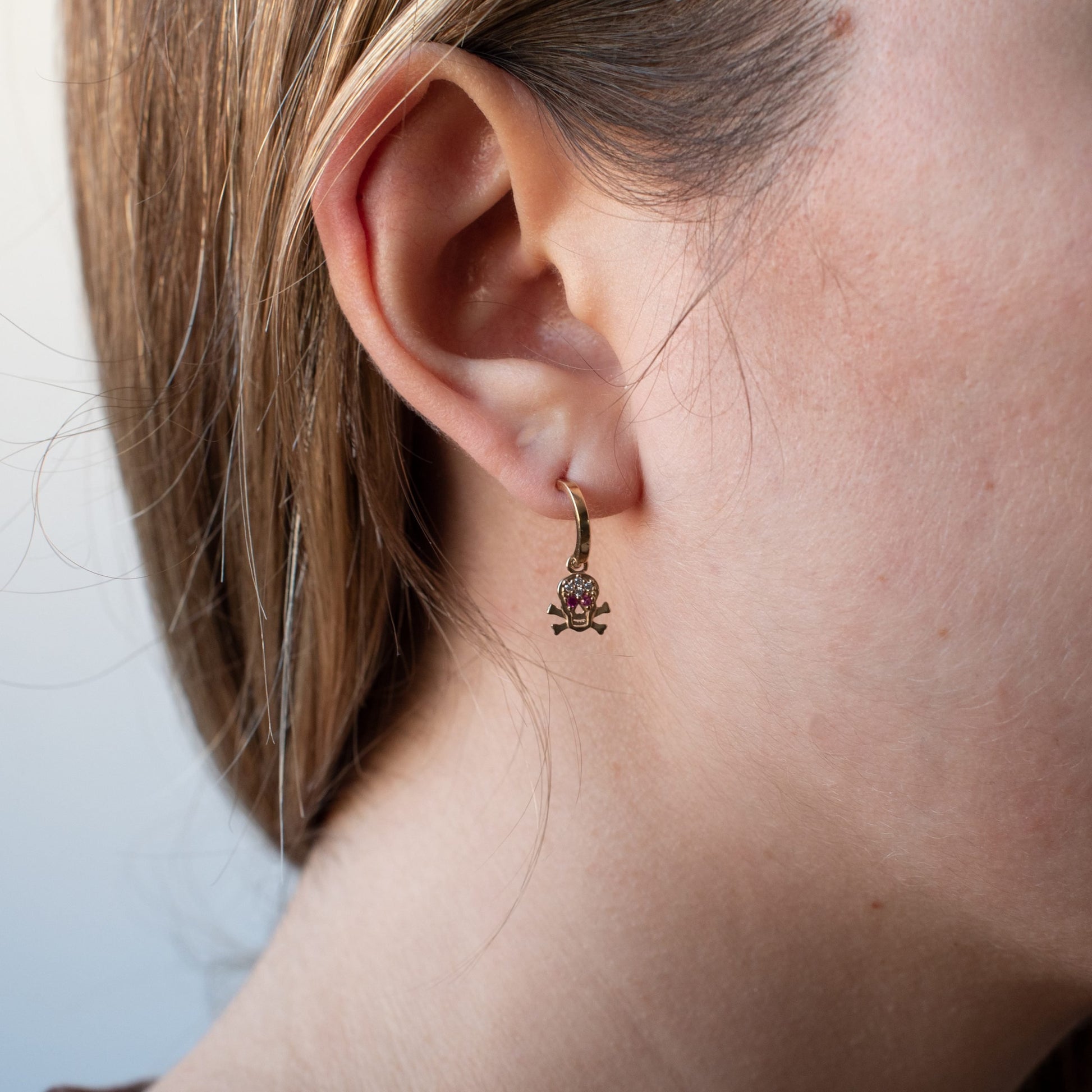 Pendientes de Calvera en Oro Amarillo de 9K y Circonitas
