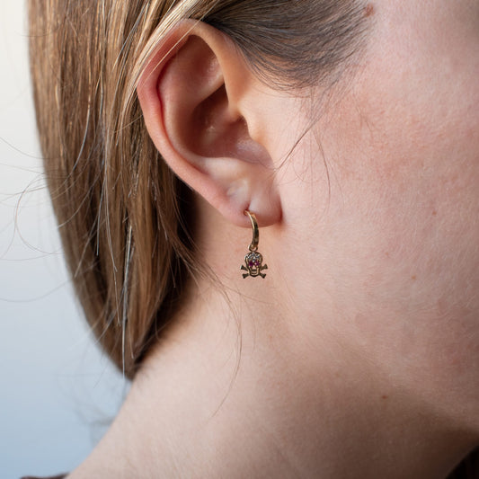 Aros Calavera con Circonitas en Oro Amarillo de 9 quilates